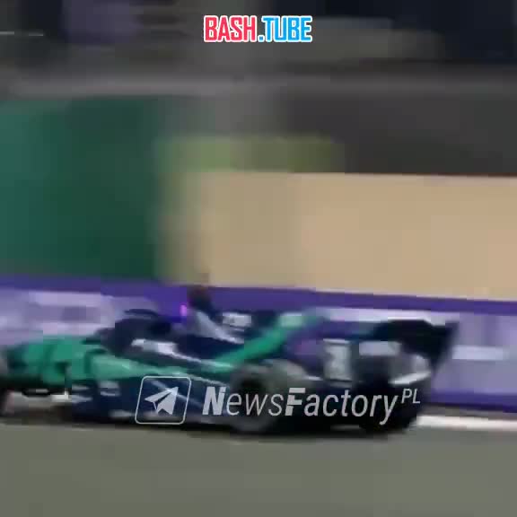 ⁣ Самый успешный российский гонщик в истории «Формулы-1» Даниил Квят обогнал машину, управляемую искусственным интеллектом