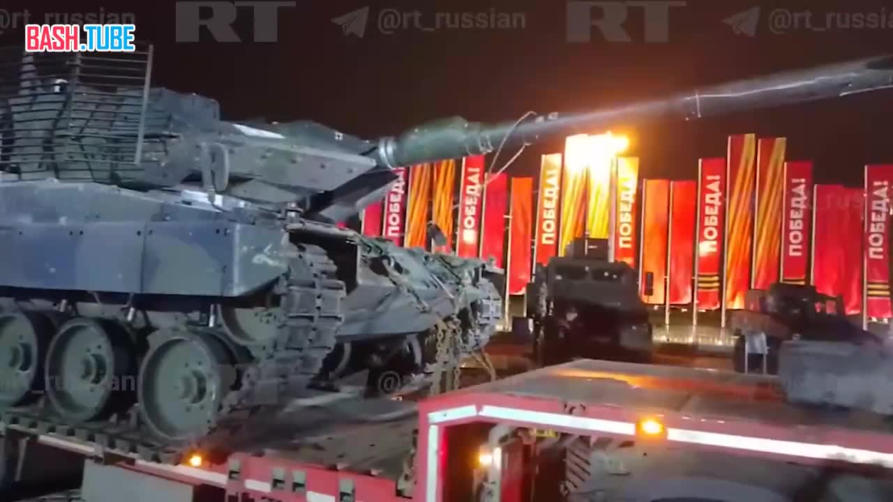 ⁣ Немецкий танк Leopard 2A6 и украинский танк Т-72 привезли на Поклонную гору в Москве