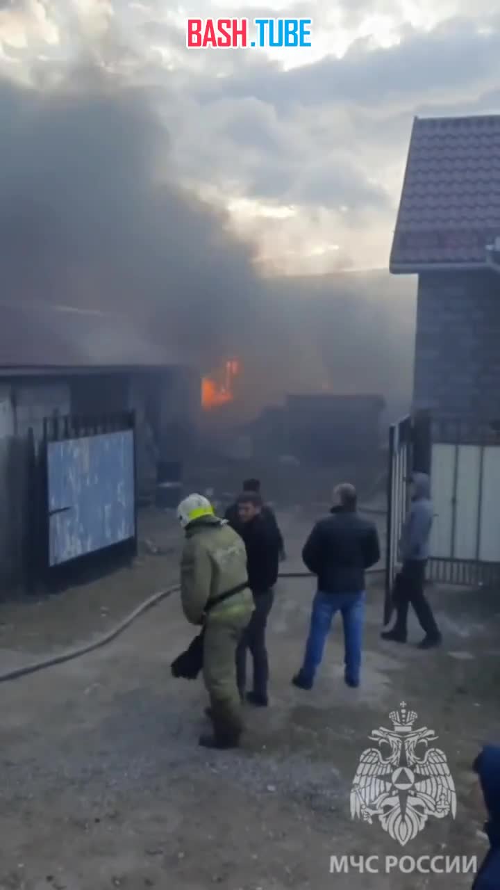 ⁣ Сильные порывы ветра в Иркутске привели к пожарам, - МЧС РФ