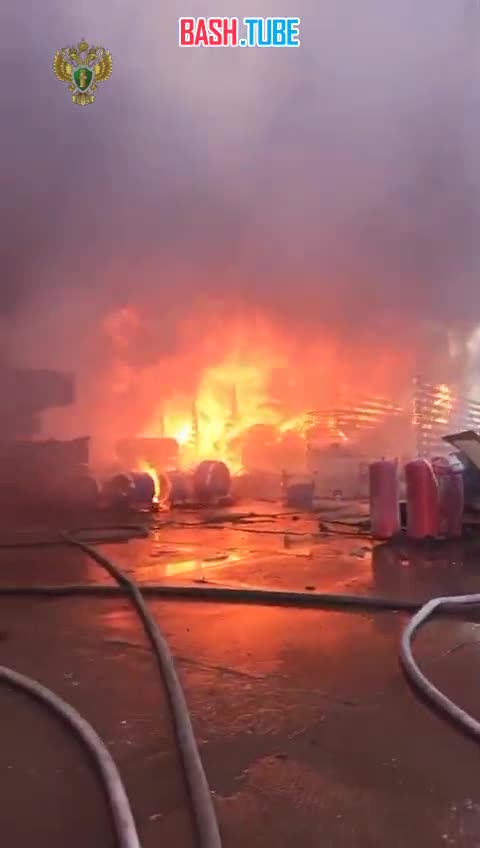⁣ Пожарные продолжают ликвидировать возгорание площадью 2,3 тыс. кв. метров. в Раменском