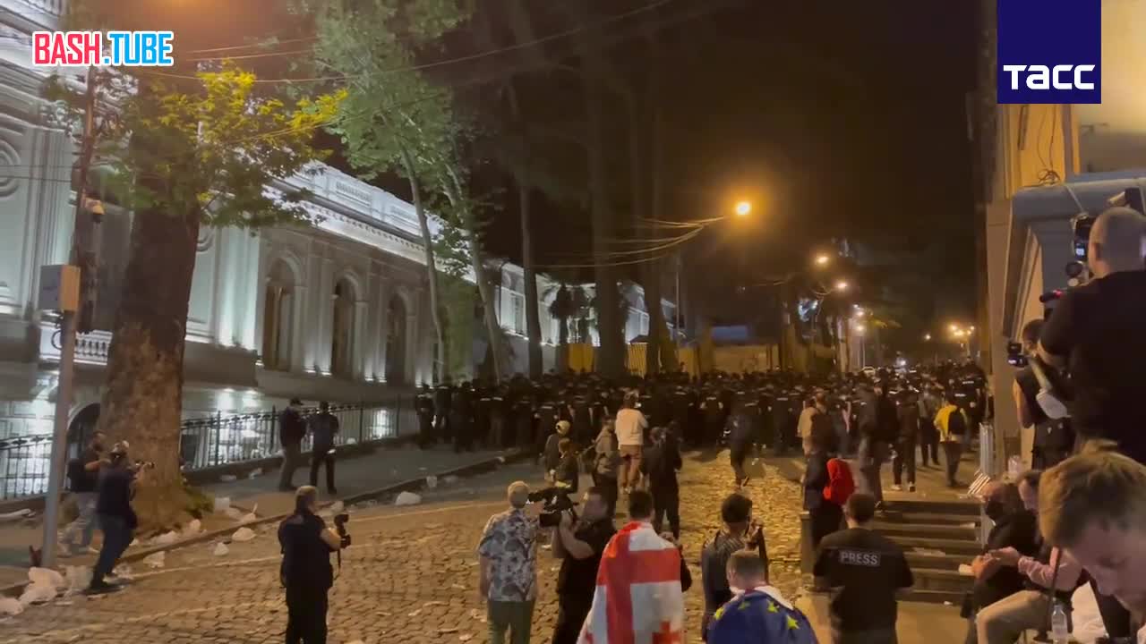 ⁣ Акция протеста против закона об иноагентах в Тбилиси завершилась
