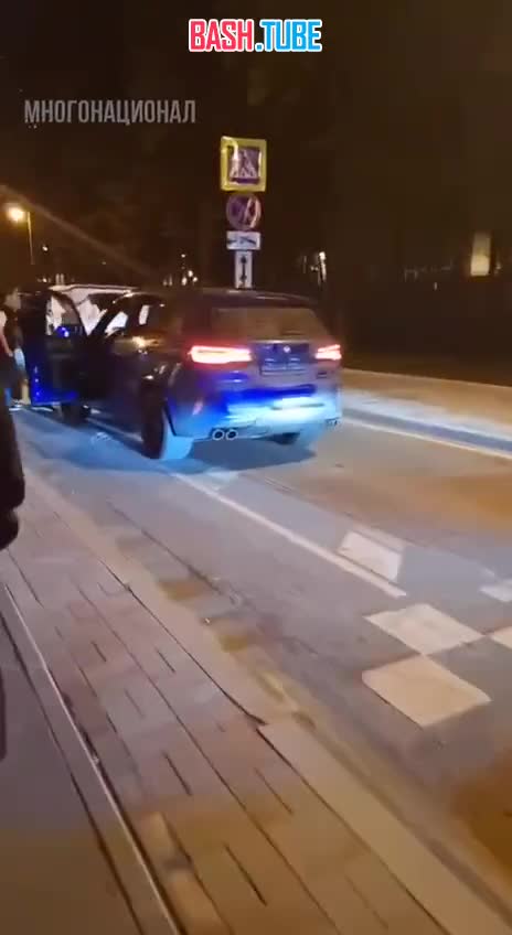  Накануне иностранцы из Азербайджана перекрыли дорогу в центре Москвы, чтобы по кайфу попрыгать под этническую музыку