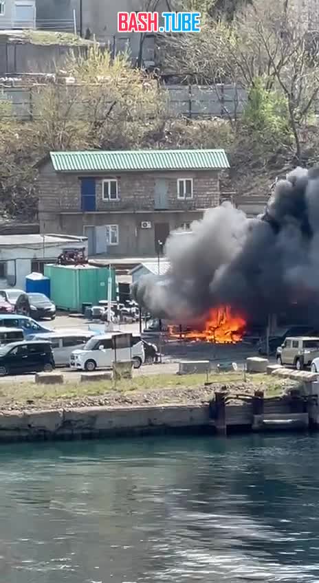 ⁣ Пожар в районе таможенного поста в бухте Диомид