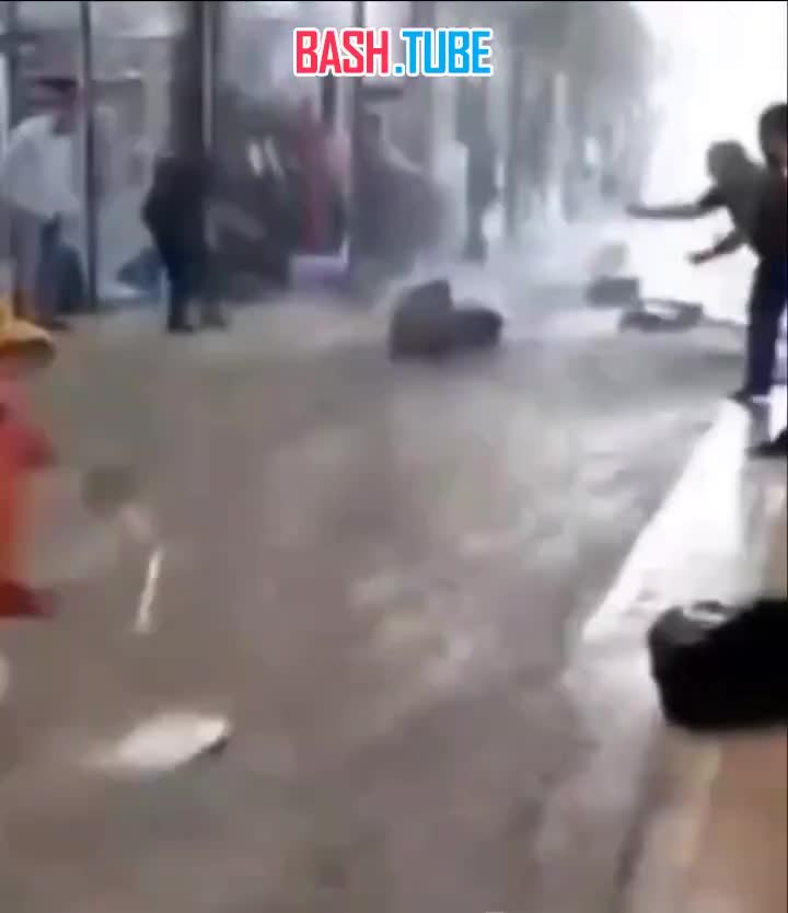 ⁣ Местные СМИ публикуют кадры полумиллионного турецкого города Элязыг после ливней