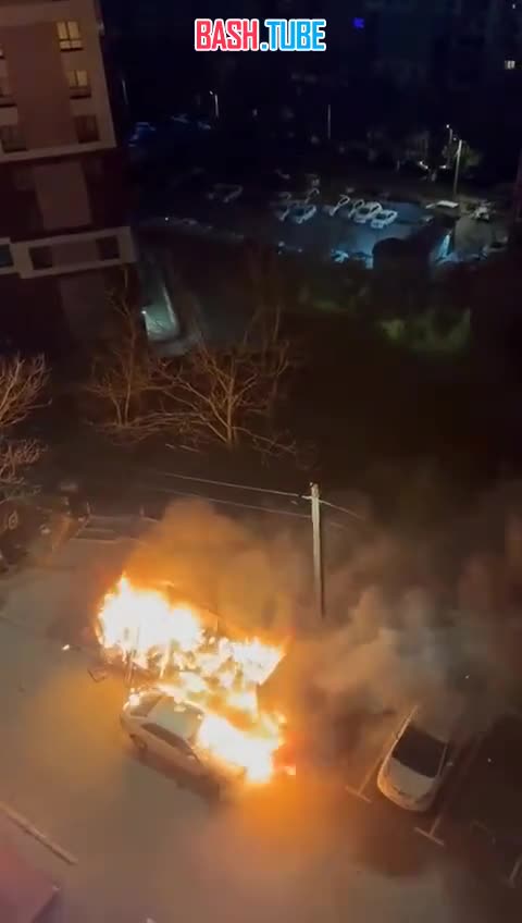 ⁣ Во Владивостоке на Карбышева этой ночью дотла сгорел автомобиль