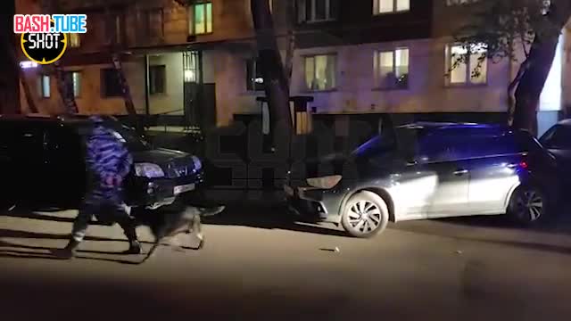 ⁣ На севере Москвы неизвестный открыл огонь по людям. Два человека пострадали