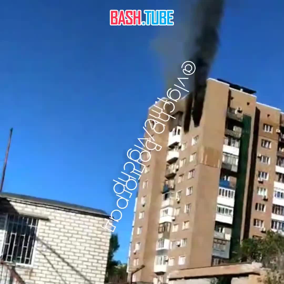  Мужчина выпал из окна, пытаясь спастись от пожара, охватившего его квартиру. Несчастный погиб на месте