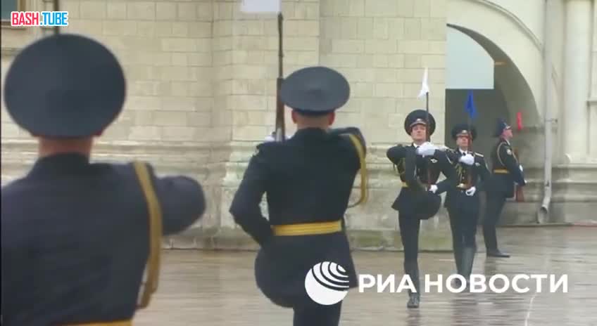 ⁣ Кадры парада Президентского полка после вступления главы государства в должность
