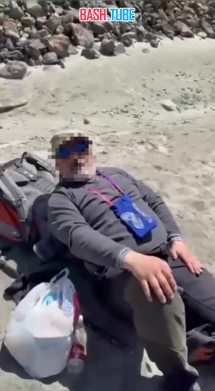 ⁣ Спасатели МЧС Кыргызской Республики нашли в горах потерявшихся российских туристов