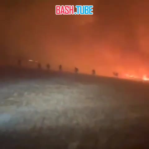  Сильный пожар продолжается уже несколько часов в израильском городе Кирьят-Шмона после ракетного удара «Хезболлы»