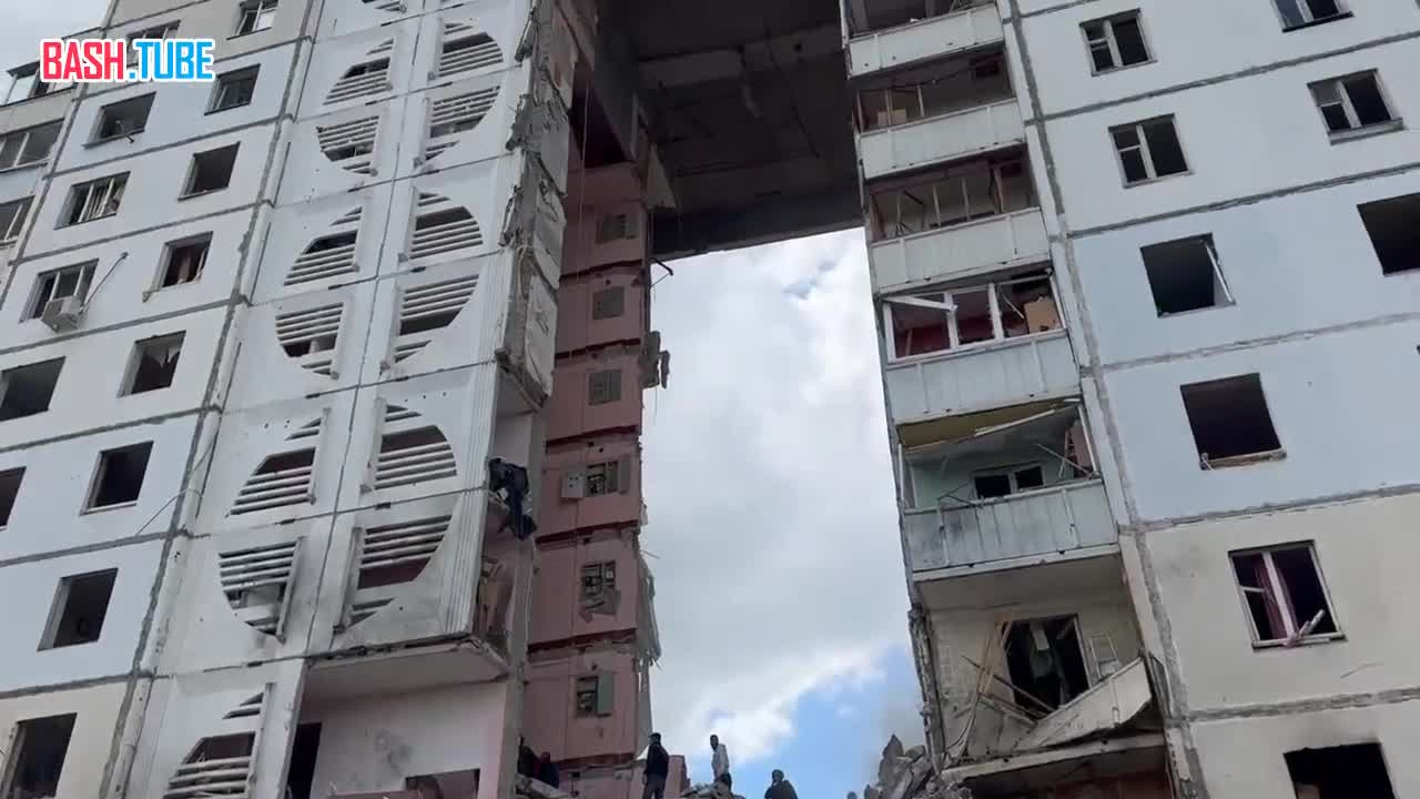 ⁣ «На Харьковской горе в результате попадания снаряда в многоквартирный дом обрушился весь подъезд с десятого по первый этаж»