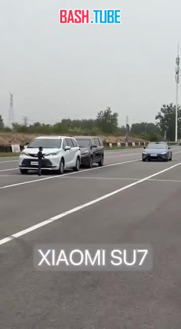  В Китае сравнили, как авто реагируют на пешехода, который неожиданно выскочил на дорогу