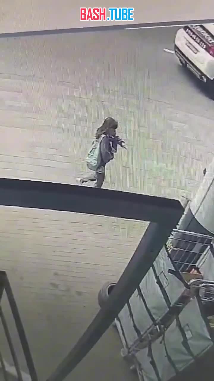 ⁣ В Краснодаре женщина подкинула маленького ребенка в супермаркет и сбежала