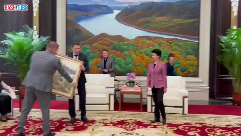⁣ В Китае параллельно с визитом президента Владимира Путина проходят встречи губернаторов