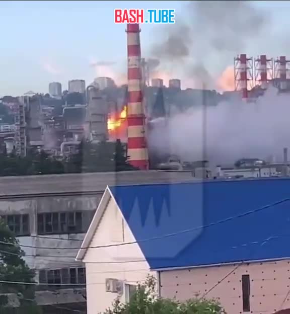 ⁣ В результате падения БПЛА в Туапсе произошло возгорание на территории нефтеперерабатывающего завода