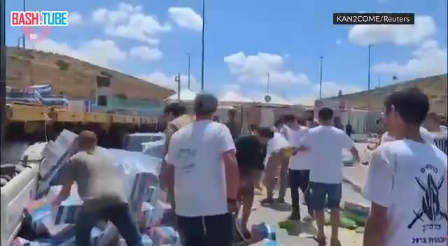 ⁣ Израильтяне набросились на гуманитарный конвой в Газе
