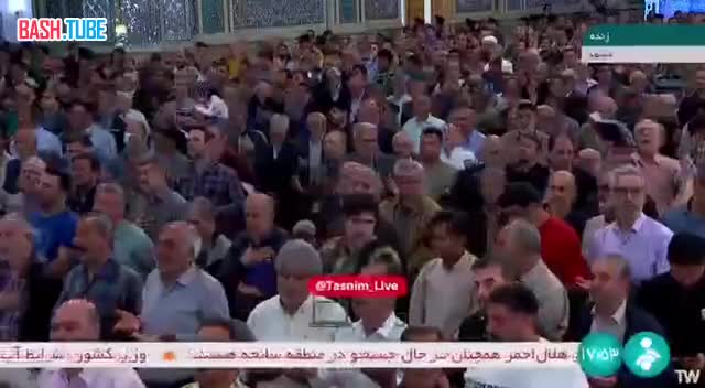 ⁣ Верующие в храме Имама Резы делают дуа о здравии президента Раиси