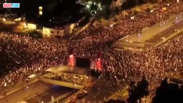 ⁣ В Тель-Авиве проходят массовые протесты с требованием отставки Нетаньяху и досрочных выборов в Израиле