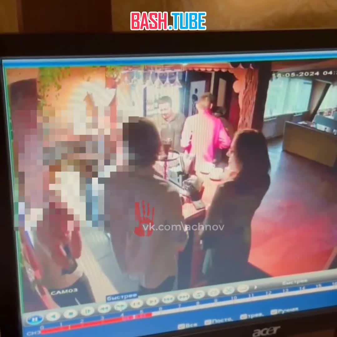 ⁣ В одном из баров Челябинска девушка кинула стакан в лицо сотруднице заведения