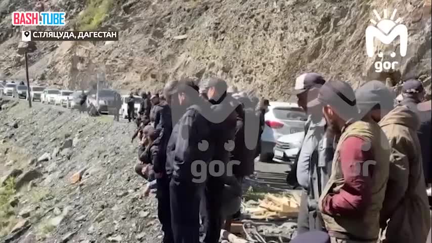 ⁣ Машина упала с обрыва в реку в Дагестане, водителя ищут со вчерашнего дня