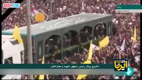 ⁣ Катафалк с телом президента Ирана Эбрахима Раиси направляется к месту его погребения в мавзолее имама Резы в Мешхеде
