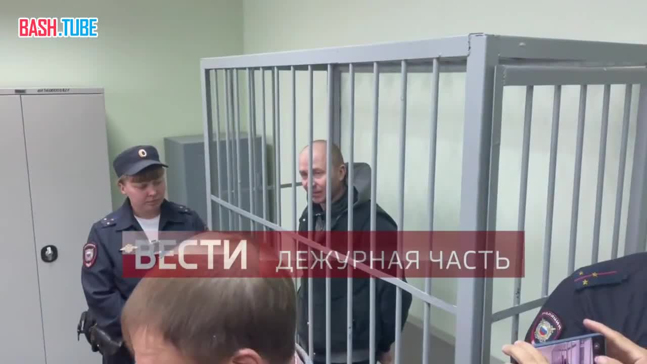 ⁣ Главного борца с коррупцией свердловской полиции Андрея Дьякова заключили под стражу на два месяца