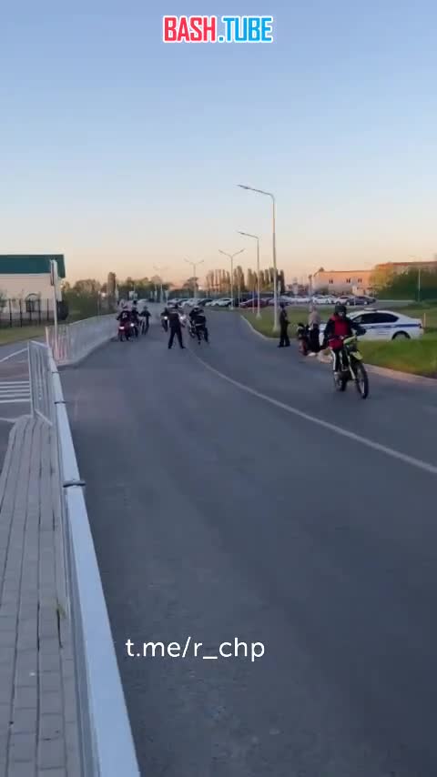 ⁣ Сотрудники ДПС жёстко задерживают мотоциклистов в Белгороде