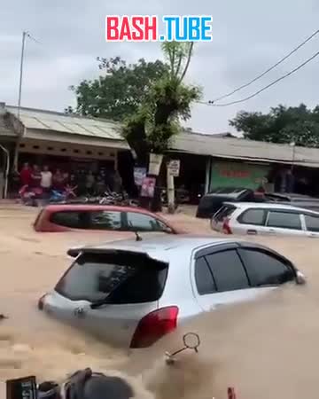 ⁣ Начавшиеся ещё в конце прошлого года разрушительные наводнения в Индонезии продолжаются