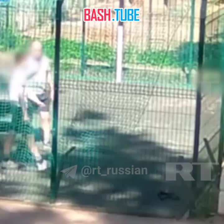 ⁣ Мужчина в Воронеже заставил мальчиков встать на колени перед его сыном и приказал тому бить их по лицу