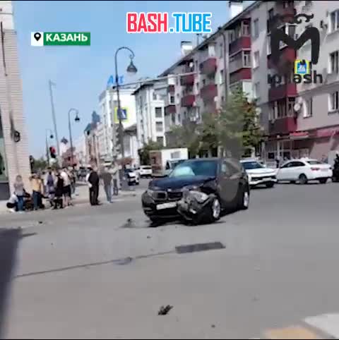 ⁣ Катафалк и БМВ столкнулись на Островского в Казани