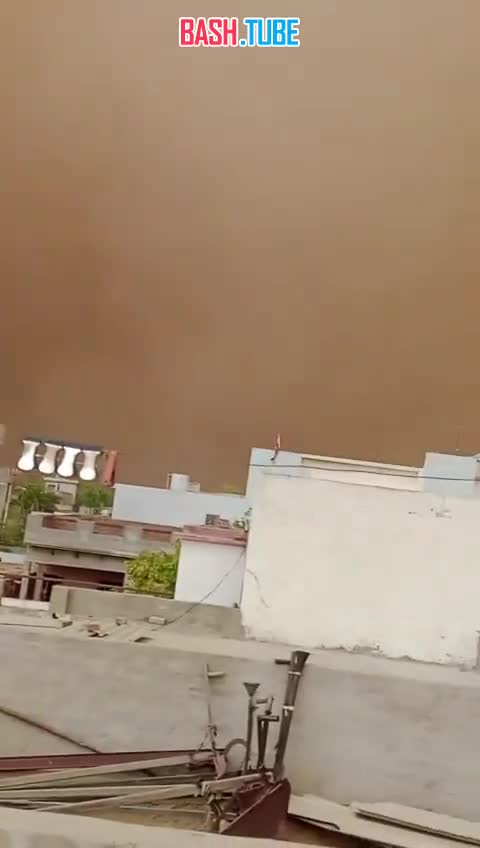 ⁣ Пыльная буря накрыла раскалённый от рекордной жары город Нохар в индийской провинции Раджастхан