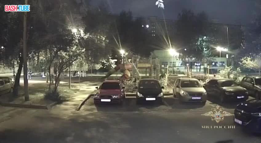 ⁣ В Москве молодая мать бросила 2х-летнего сына ночью прямо посреди двора: девушке надоело гулять с ребенком
