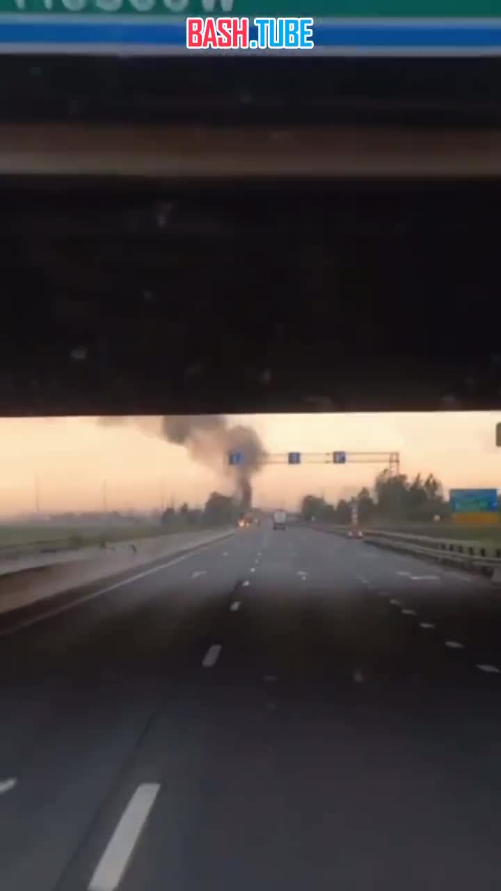 ⁣ В Шушарах дорожный конфликт закончился поджогом машины