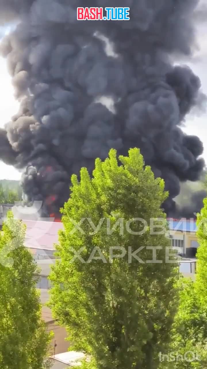 ⁣ В Харькове сильный пожар на складах с неясным содержимым. Прилетов в данном районе не было