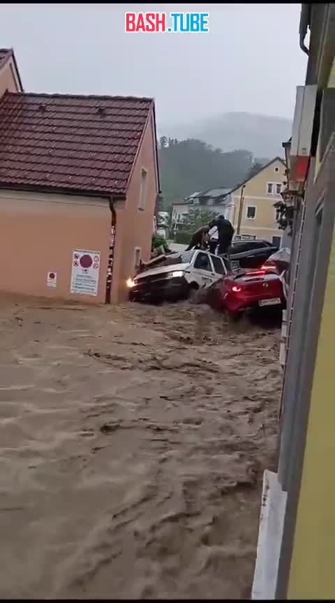 ⁣ Хаос в Австрии: на регион обрушились мощные штормы
