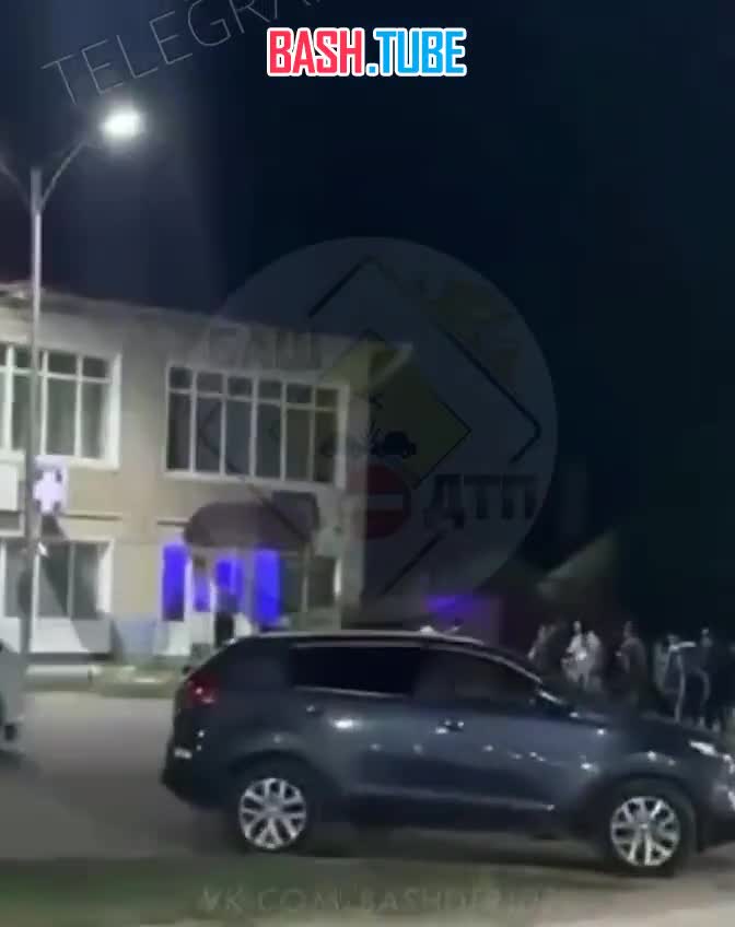 ⁣ В соцсетях опубликовали видео массовой драки в Бураевском районе