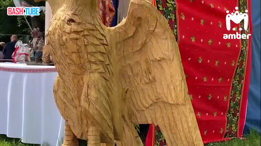⁣ Большого двуглавого орла вырезал из дерева калининградский мастер
