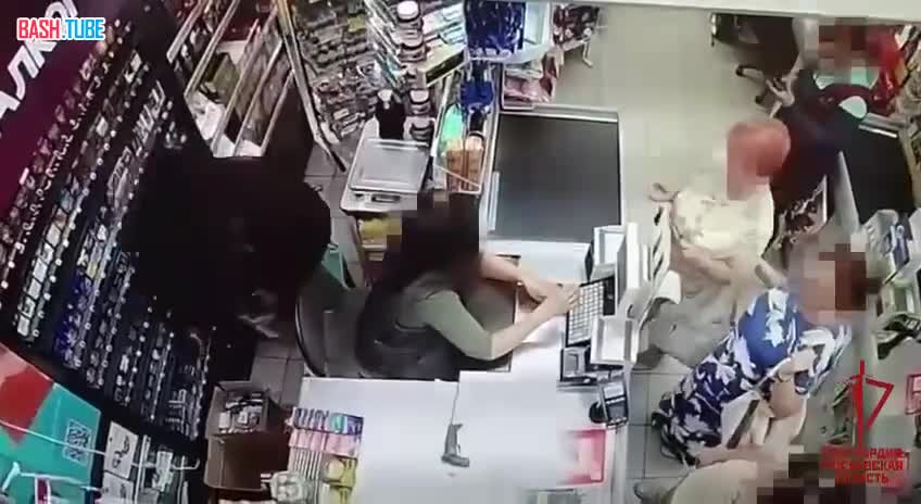 ⁣ Пьяная женщина навела суету в магазине в Ступине