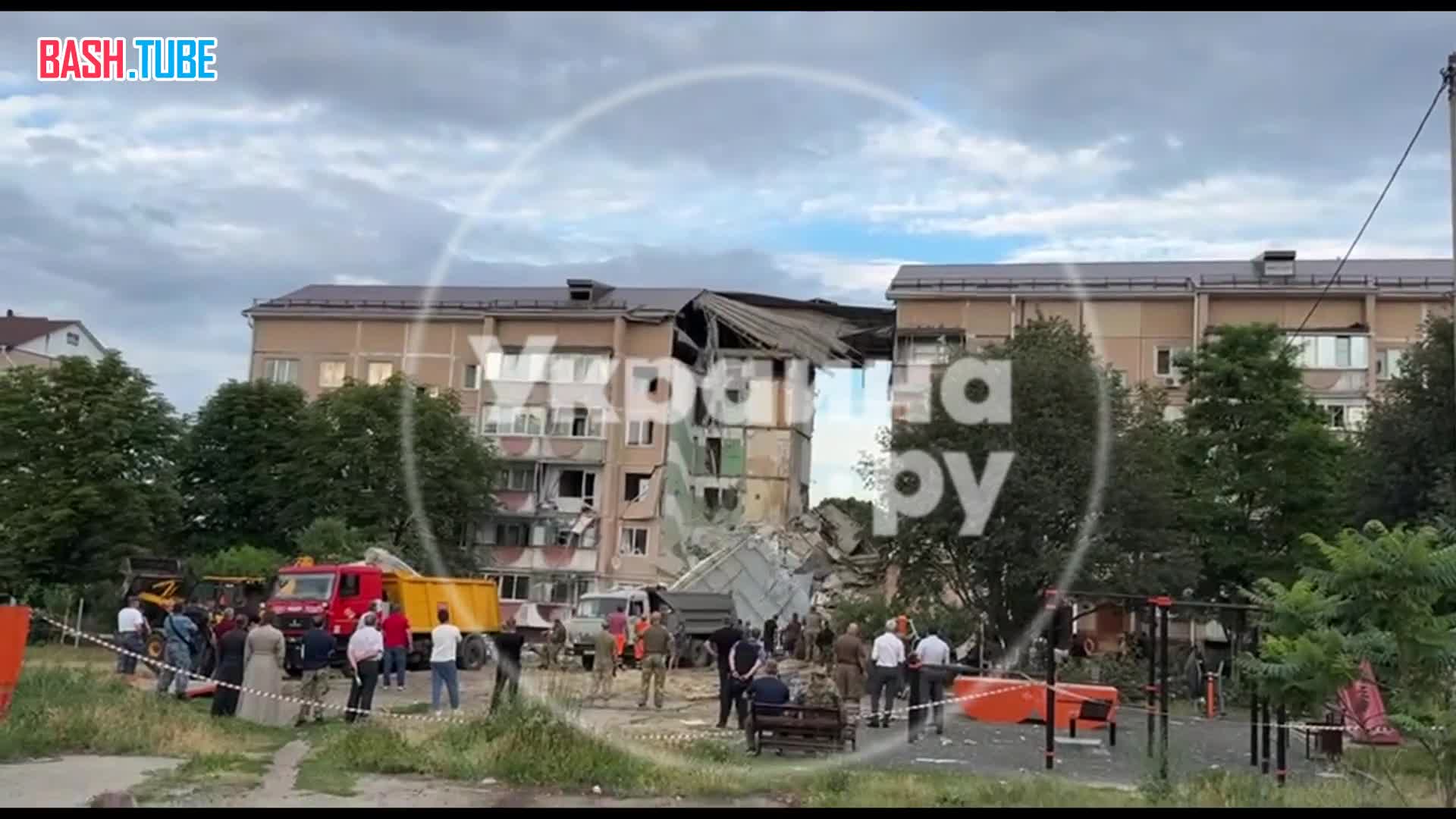 ⁣ В Шебекино во время разбора завалов произошло обрушение крыши поврежденного здания