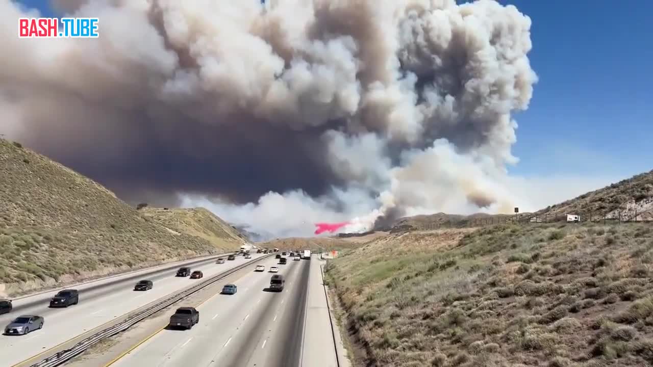 ⁣ Больше 1,2 тыс. человек эвакуировали из-за лесных пожаров в Калифорнии