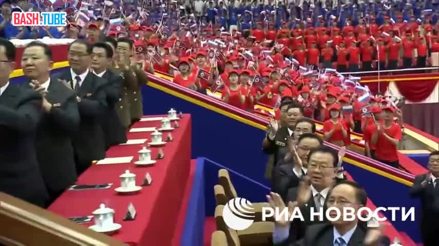 ⁣ Путин и Ким Чен Ын посетили концерт в Пхеньяне. Лидеров приветствовали бурными аплодисментами