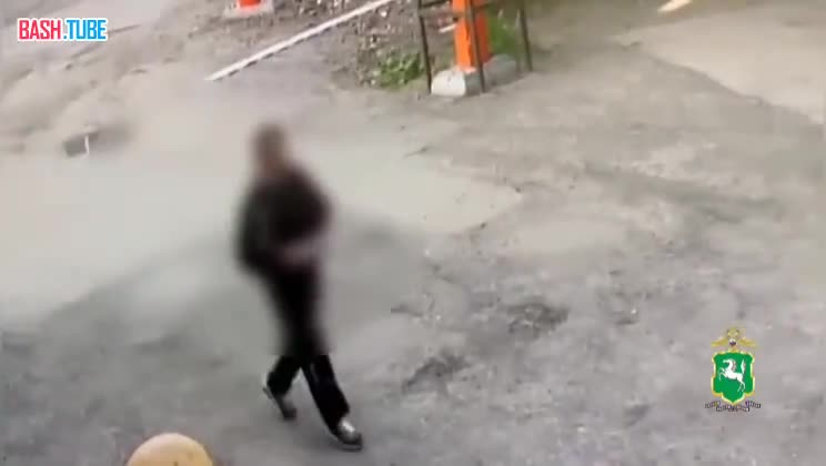 ⁣ В Томске полицейские задержали мужчину, напавшего на ломбард с ножом