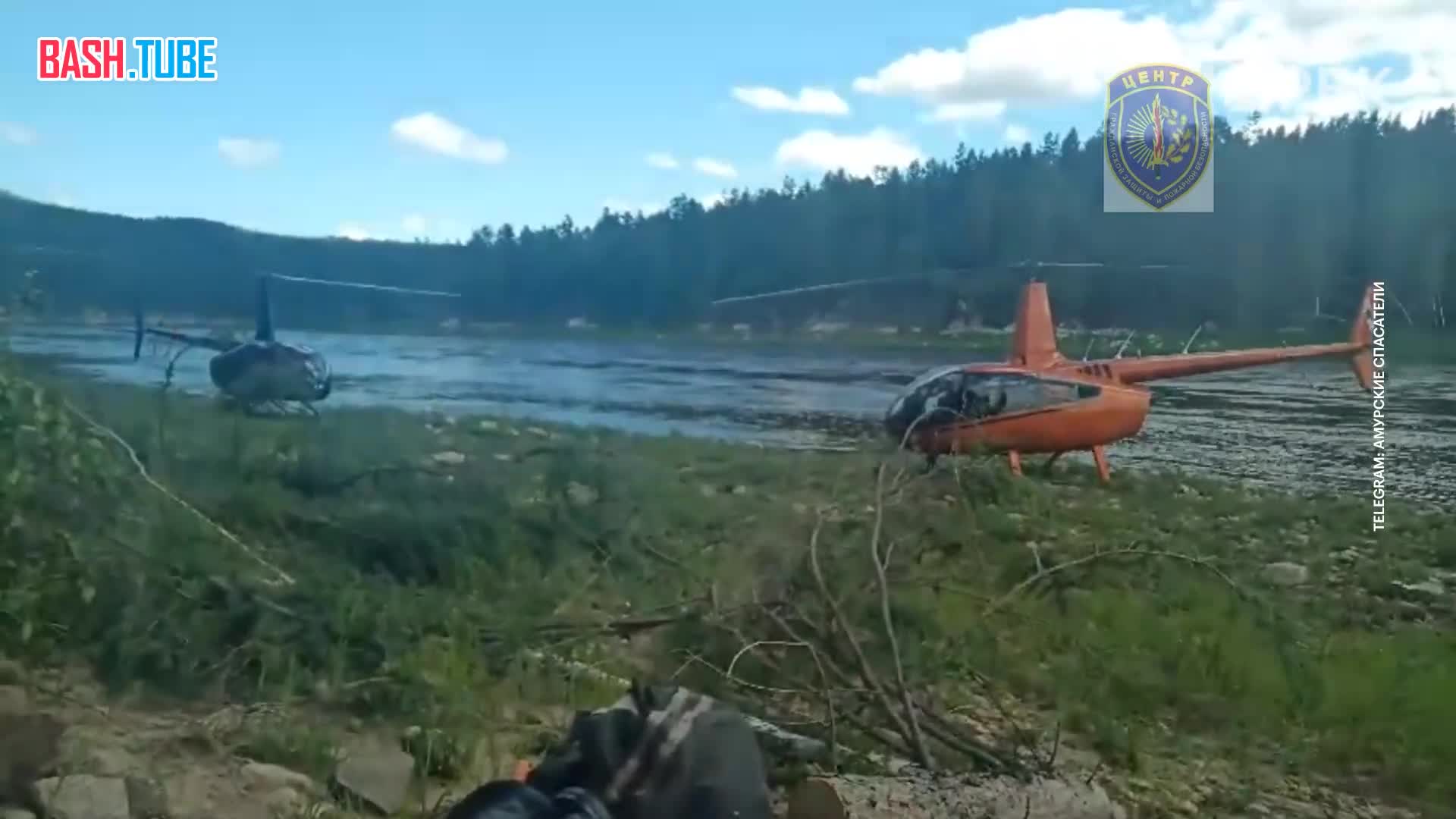 ⁣ Операция по поиску упавшего в Амурской области вертолета Robinson R-66