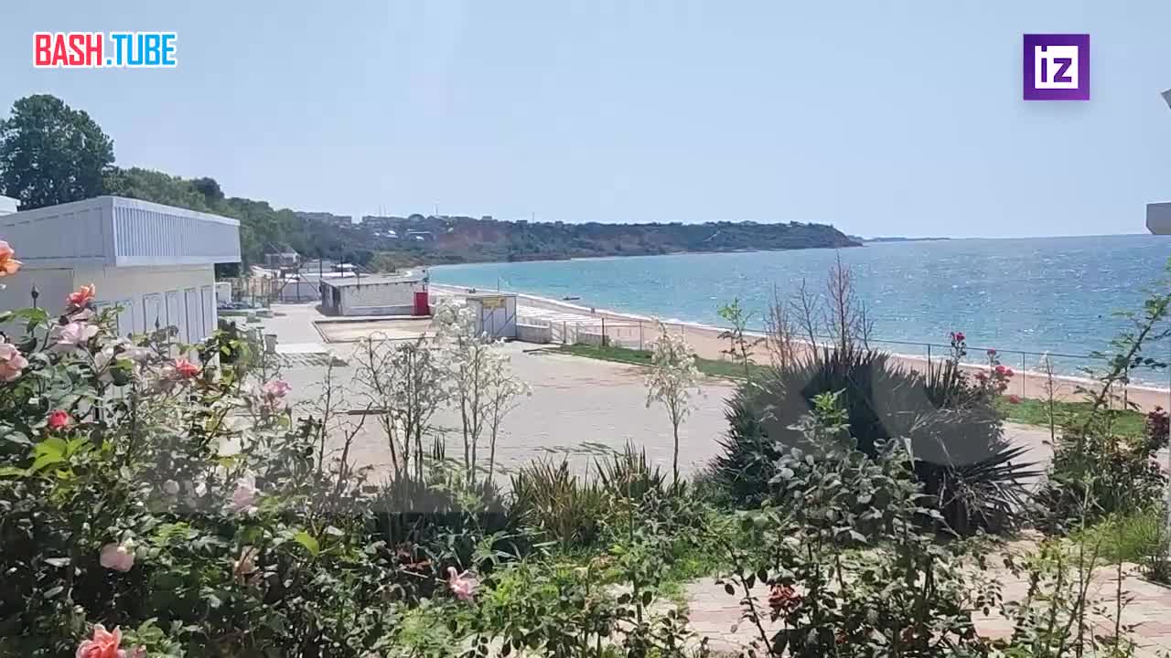 ⁣ На пляже в Учкуевке, который был атакован ракетами, проходит разминирование