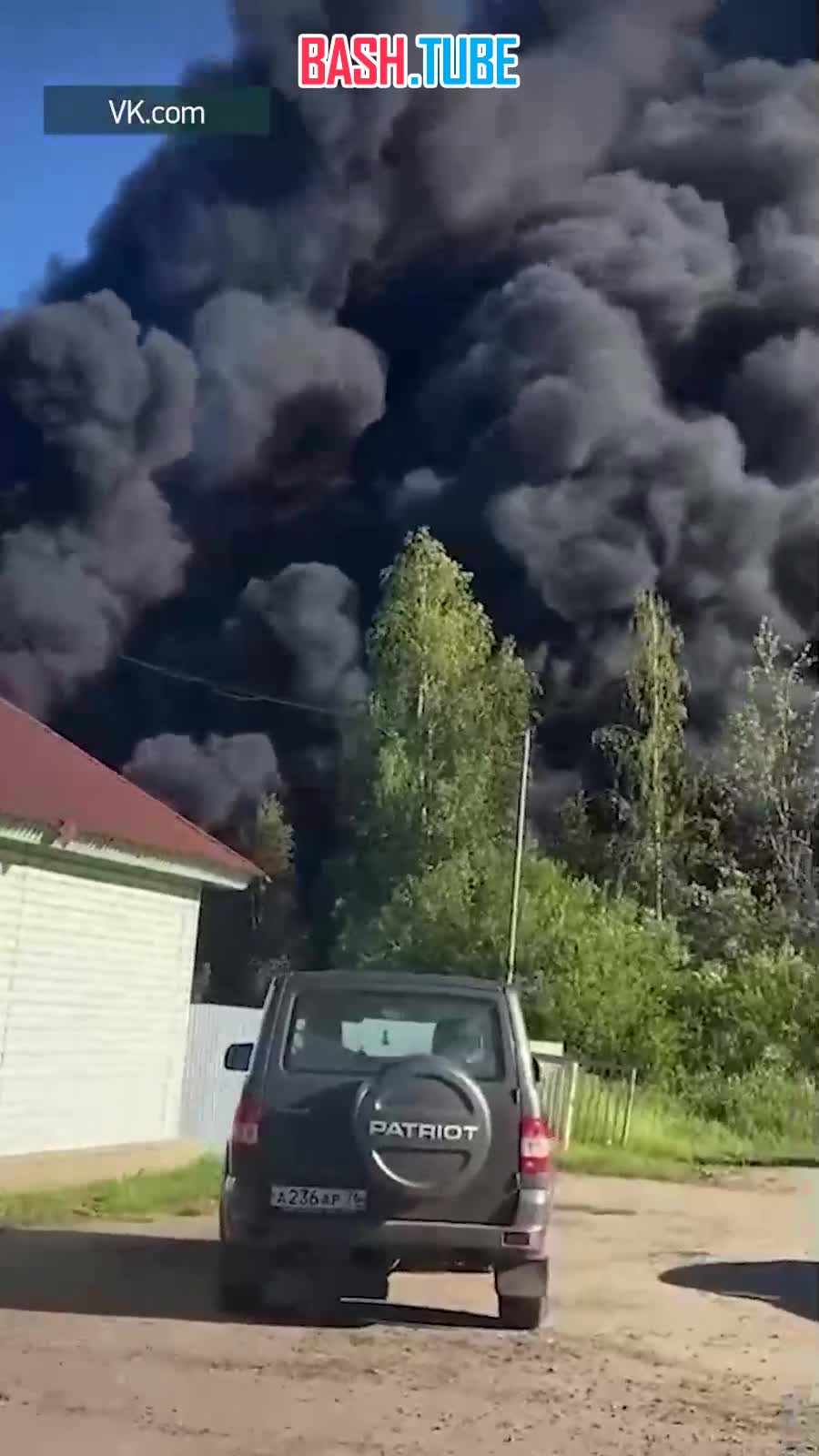 ⁣ Склад с резиной горит в Ярославской области