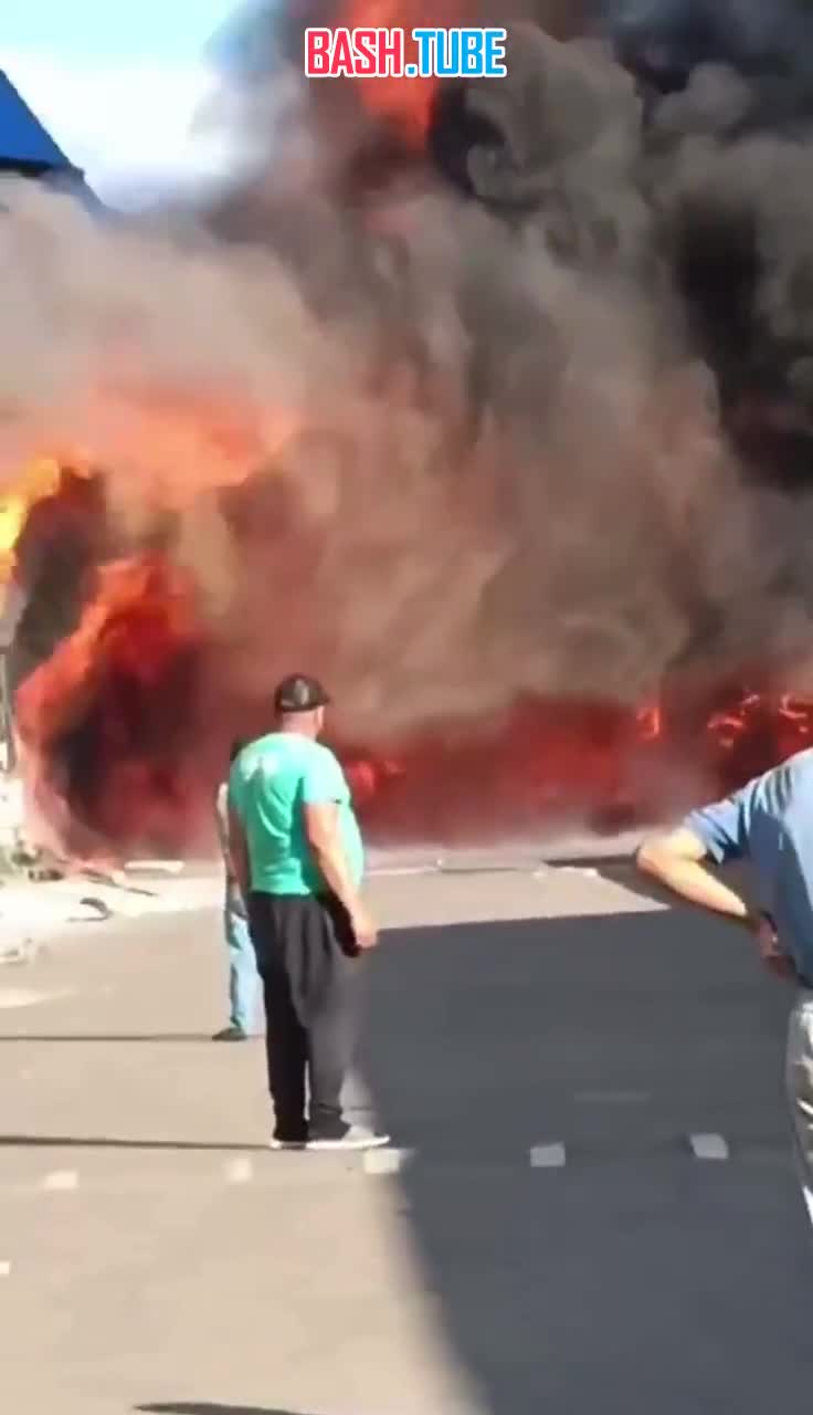 ⁣ Очень сильный пожар на рынке на Рогачевском шоссе в Дмитровском городском округе