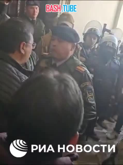 ⁣ Кадры разговора президента Боливии с мятежным генералом