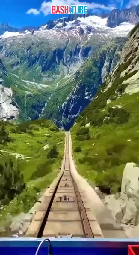⁣ В Швейцарии есть аттракцион, на котором можно прокатиться прямо с Альп