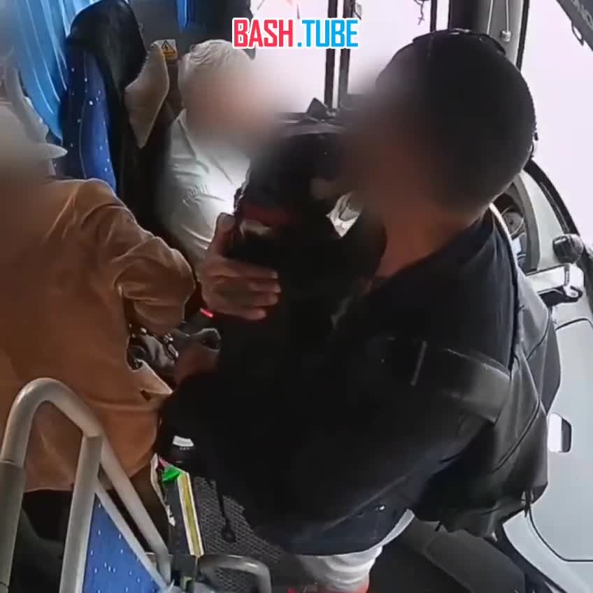 ⁣ В Москве пассажир напал на водителя автобуса №335к, потому что тот попросил его надеть намордник на собаку
