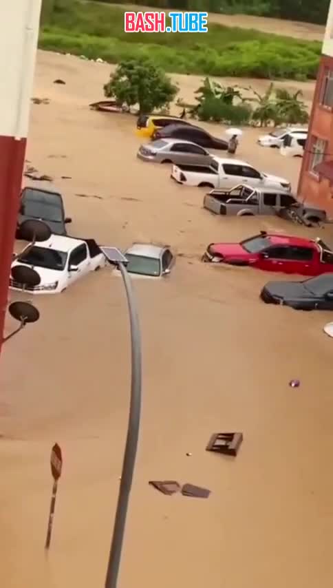 ⁣ Масштабное наводнение в 700-тысячном городе Кота-Кинабалу, Малайзия